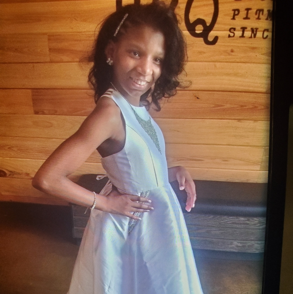 Beautiful girls dress - Picture 3 of 4